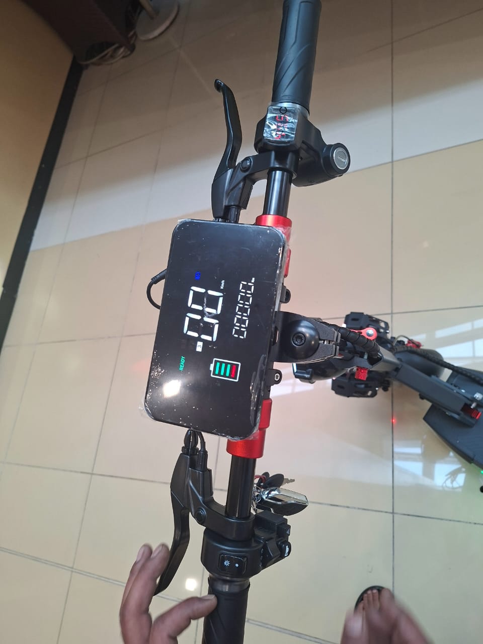 Aster A13 Pro e-scooter featuring fast acceleration, sturdy build and energy-efficient long-range battery.