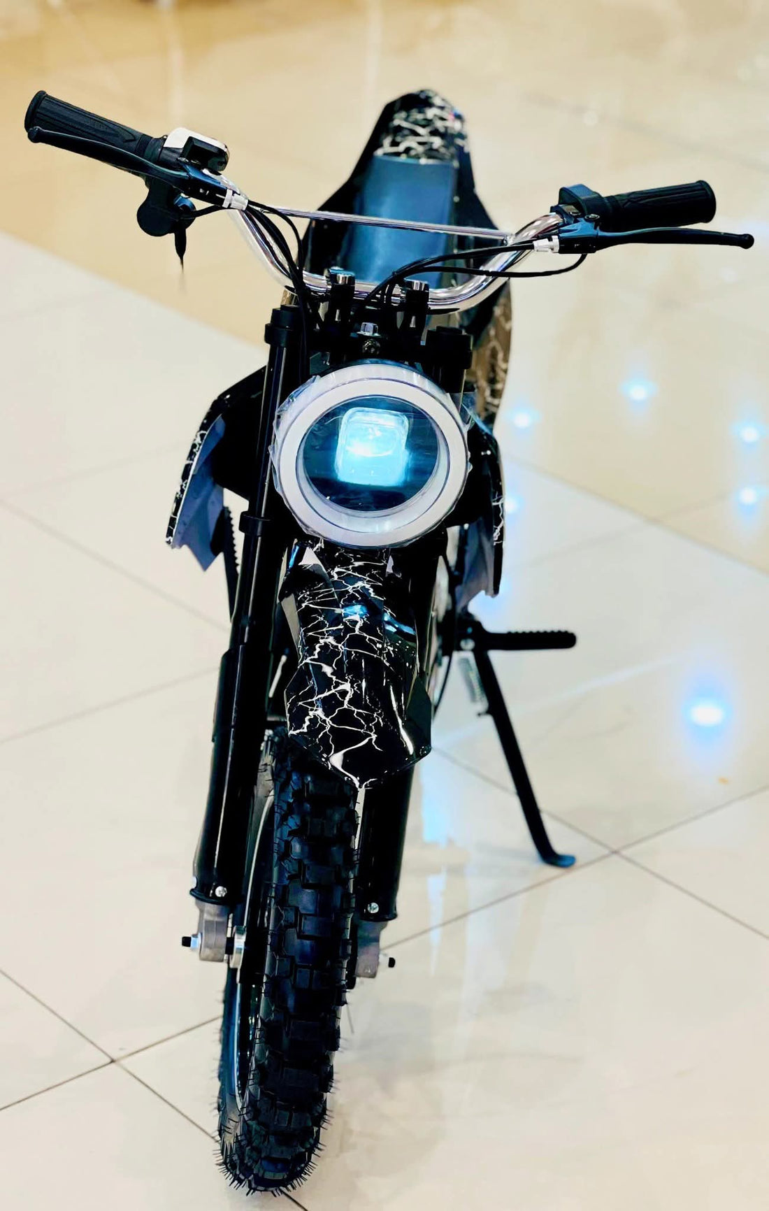 AT-4 Kids Electric Bike 36V 10Ah 500W featuring durable frame, strong motor, safe controls, and smooth ride for children.