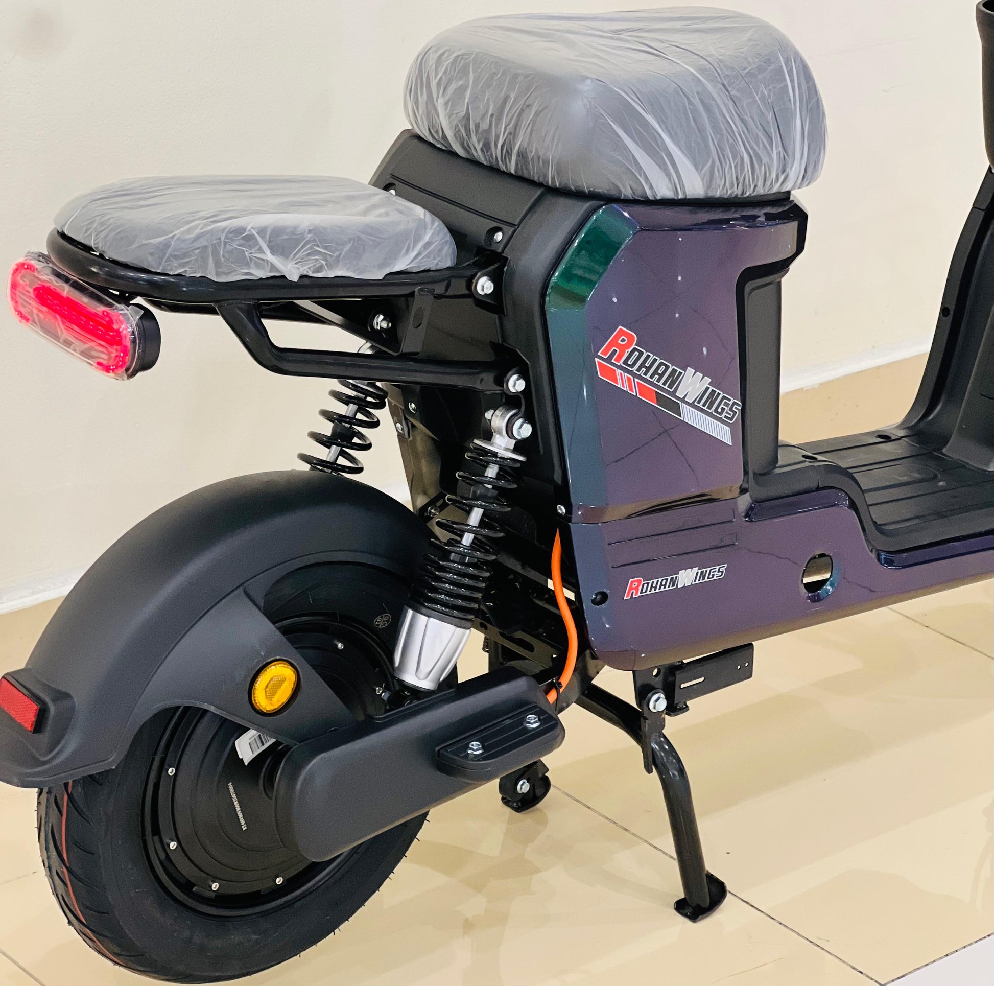 Compact ED01 e-scooter designed for efficient, everyday travel.