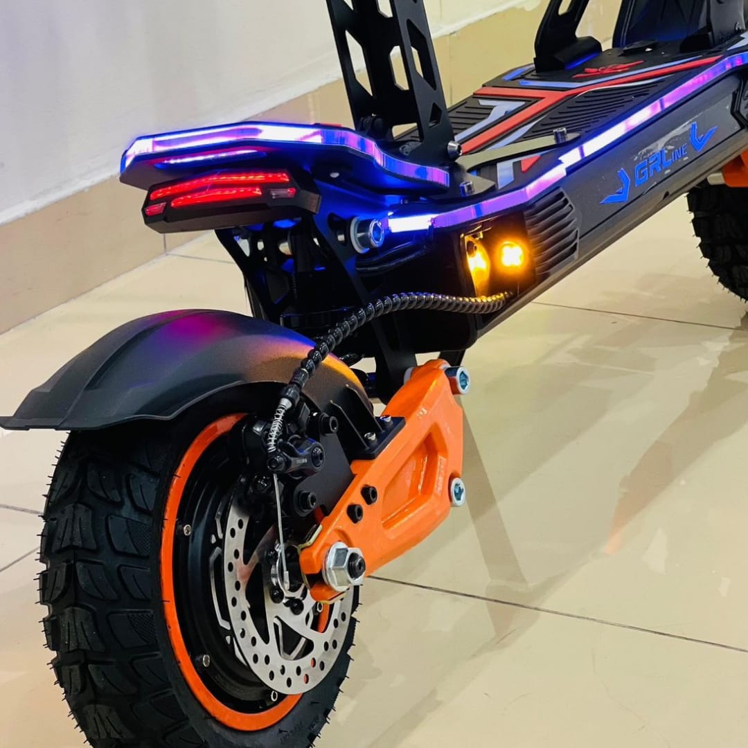 GRL G5 electric scooter with durable frame, long-range battery, and smooth performance for everyday commuting.