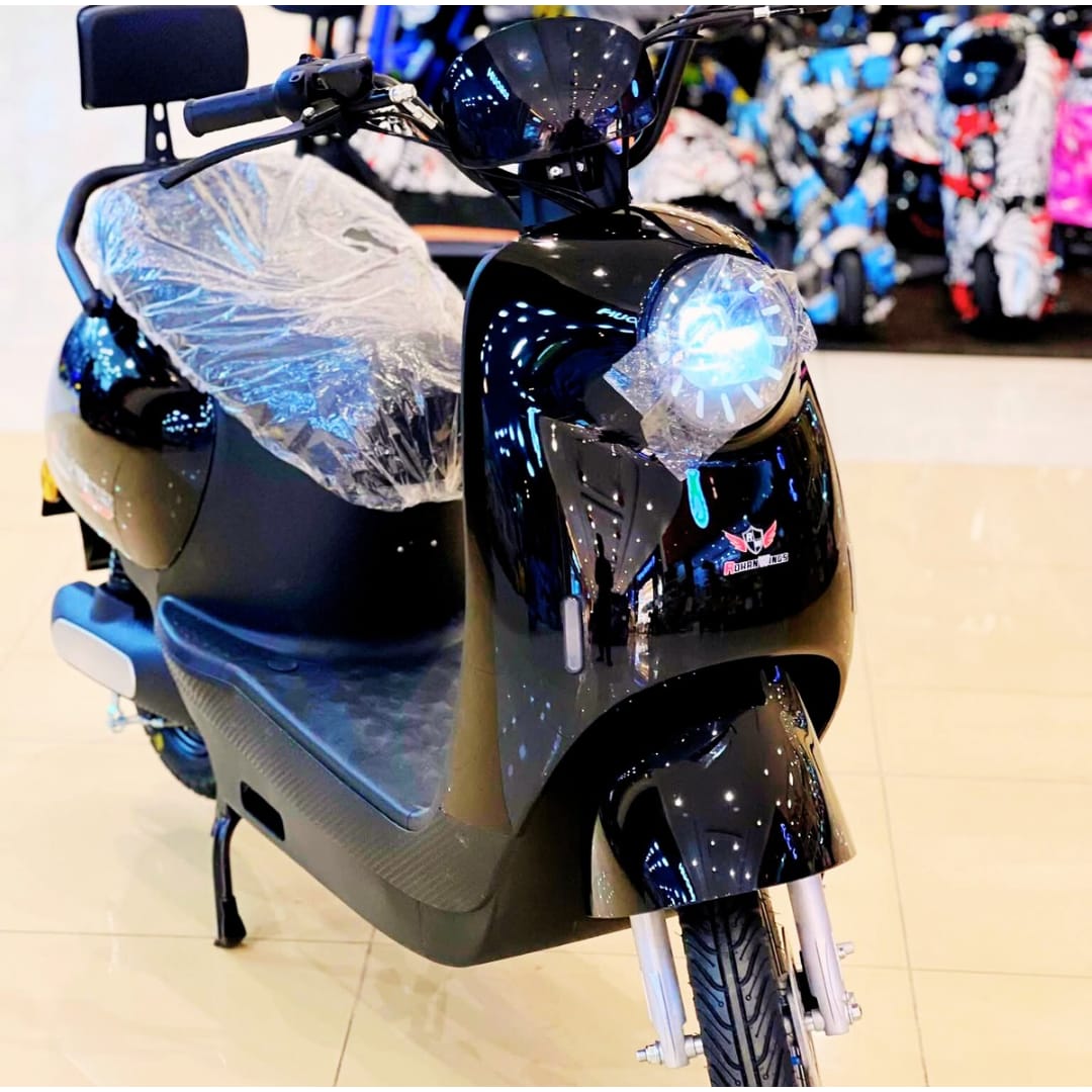 Best electric scooter GW02 Speed with sturdy build, long-range battery and safe, smooth rides.