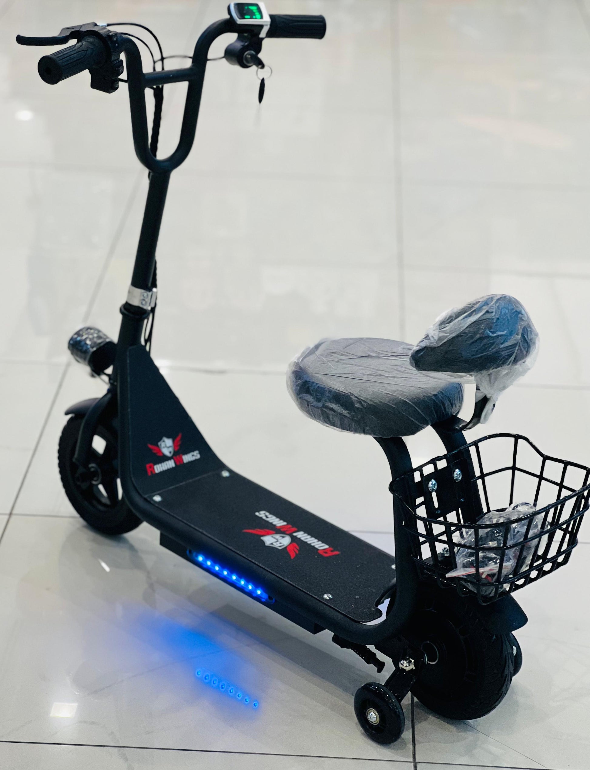 HM-1 electric scooter side view.