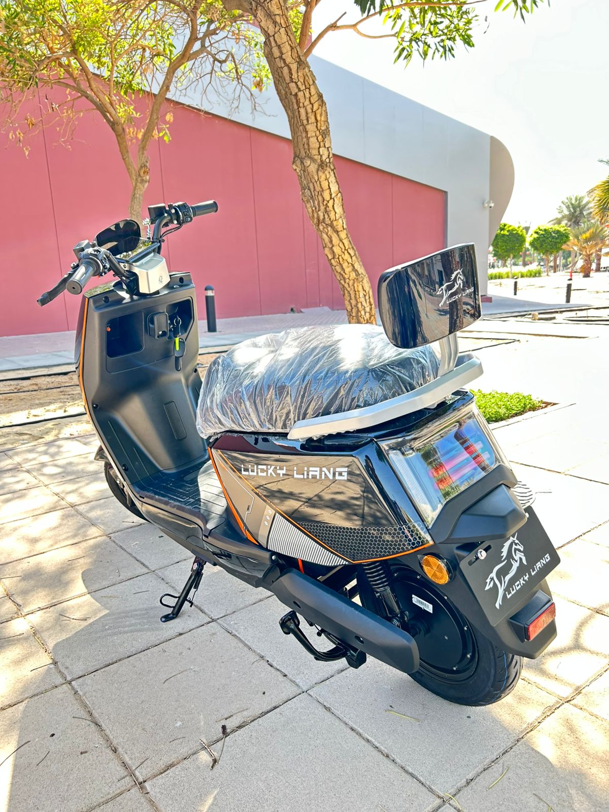 J1 electric scooter/bike with long range battery