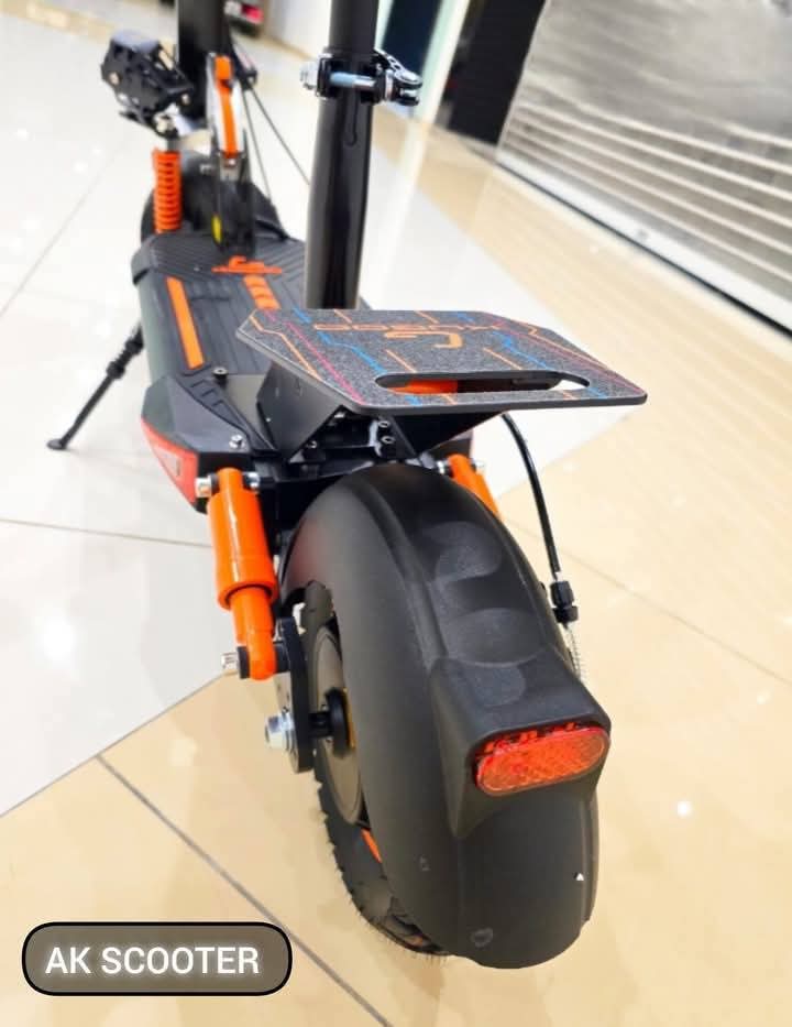 Kugoo DMAX electric scooter bike featuring smooth ride, powerful motor and efficient daily commuting.