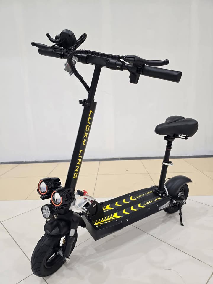 Lucky Liang L1 Electric Scooter, escooter and electric scooter for adults with durable frame and long-range battery.