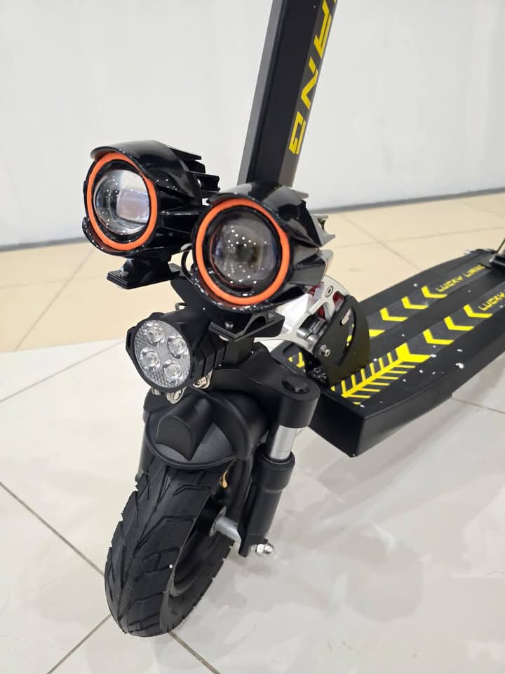 Lucky Liang L1 electric scotty for adults with strong battery, comfortable design and stable performance.